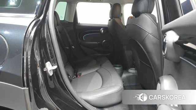 Mini Cooper 2024 Черный из Кореи, фото 2