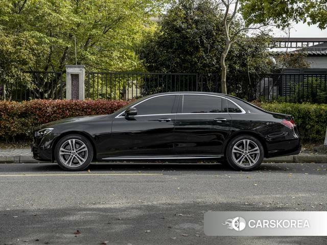 Mercedes-Benz E-class 2022 Черный из Китая, фото 2