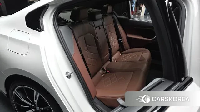 BMW 5 Series (G60) 2024 Белый из Кореи, фото 2