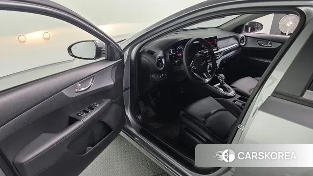 Kia The New K3 2nd generation 2021 Серебристо-серый из Кореи, фото 2