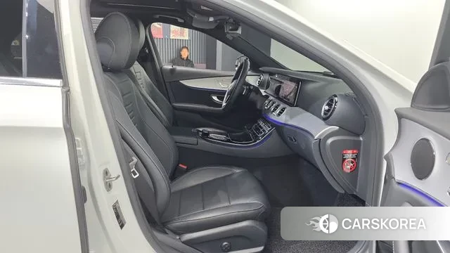 Mercedes-Benz E-Class W213 2021 Белый из Кореи, фото 2