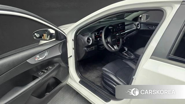Kia The New K3 2nd generation 2022 Белый из Кореи, фото 2
