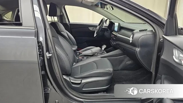 Kia The New K3 2nd generation 2023 Серый из Кореи, фото 2