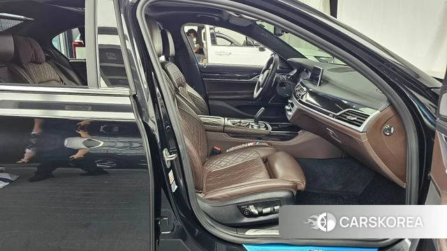 BMW 7 Series (G11) 2021 Черный из Кореи, фото 2