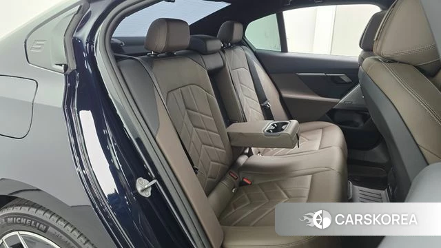 BMW 5 Series (G60) 2023 Черный из Кореи, фото 2