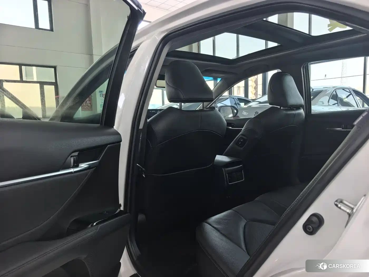 Toyota Camry 2022 Белый из Китая, фото 2