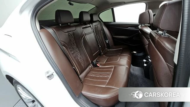 BMW 5 Series (G30) 2021 Белый из Кореи, фото 2