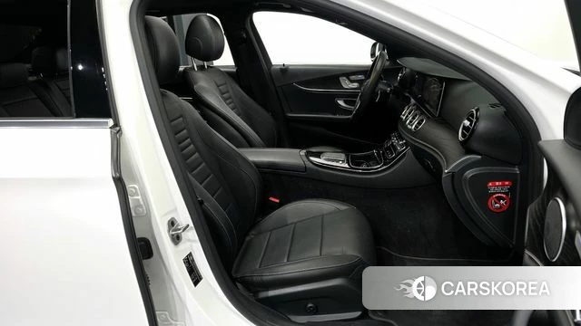 Mercedes-Benz E-Class W213 2022 Белый из Кореи, фото 2