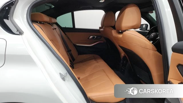 BMW 3 Series (G20) 2023 Белый из Кореи, фото 2