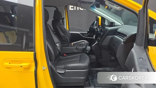 Hyundai Staria 2023 Желтый из Кореи, фото 2