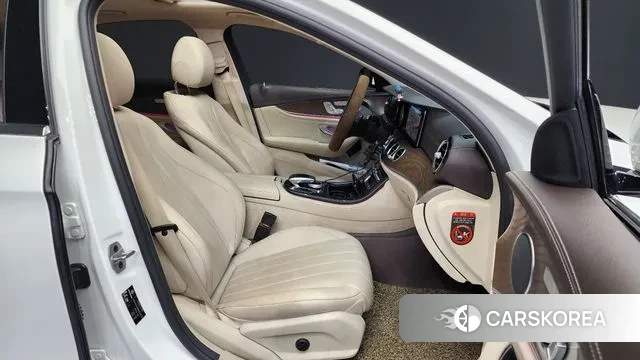 Mercedes-Benz E-Class W213 2019 Белый из Кореи, фото 2