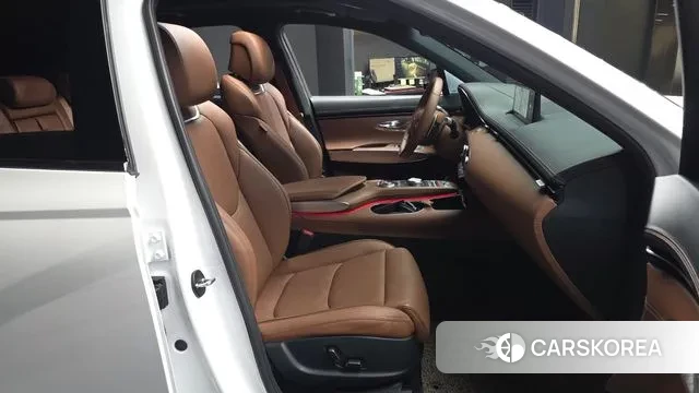 Genesis GV70 2023 Белый из Кореи, фото 2