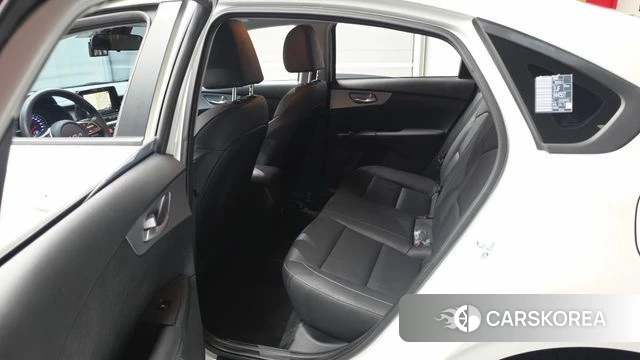Kia The New K3 2nd generation 2022 Белый из Кореи, фото 2