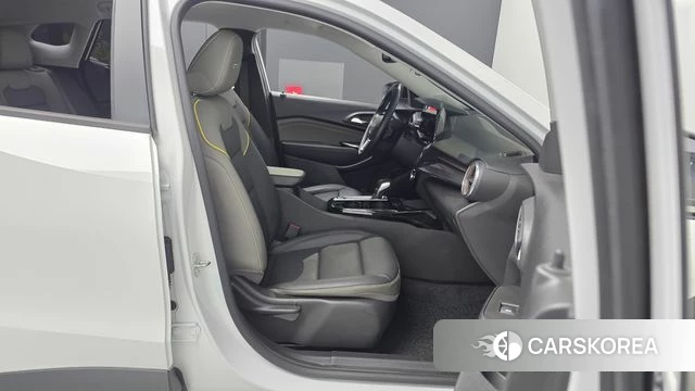 Chevrolet (GM Daewoo) Trax Crossover 2023 Белый из Кореи, фото 2