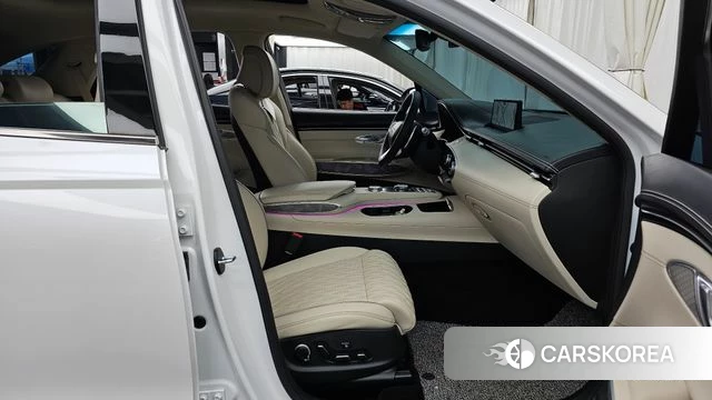 Genesis GV70 2023 Белый из Кореи, фото 2