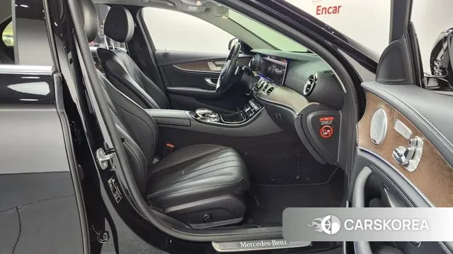 Mercedes-Benz E-Class W213 2018 Черный из Кореи, фото 2