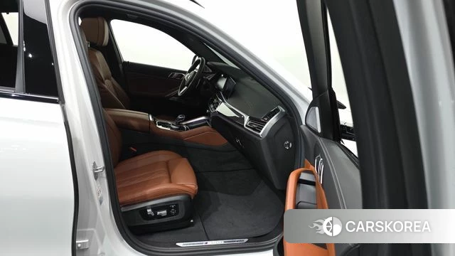 BMW X6 (G06) 2023 Белый из Кореи, фото 2