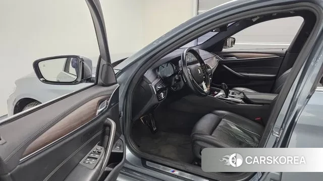 BMW 5 Series (G30) 2018 Небесно-голубой из Кореи, фото 2