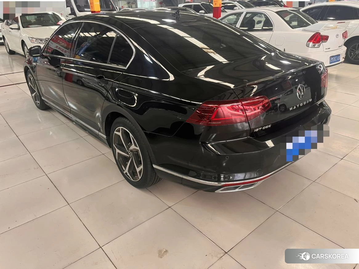 Volkswagen Magotan 2024 Черный из Китая, фото 2