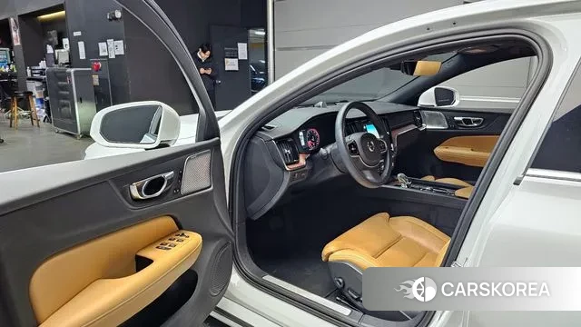 Volvo S60 3rd generation 2021 Белый из Кореи, фото 2