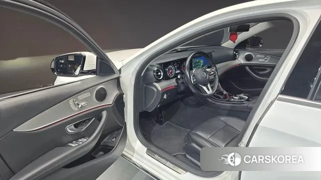 Mercedes-Benz E-Class W213 2018 Белый из Кореи, фото 2