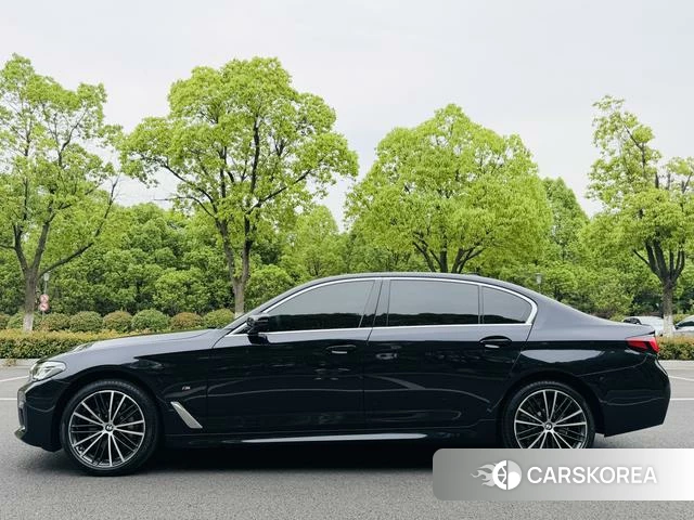 BMW 5 series 2022 Черный из Китая, фото 2