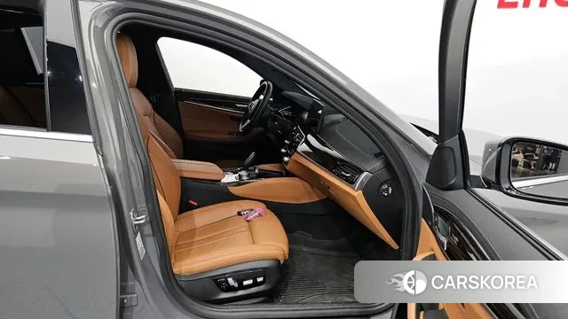 BMW 5 Series (G30) 2022 Серый из Кореи, фото 2