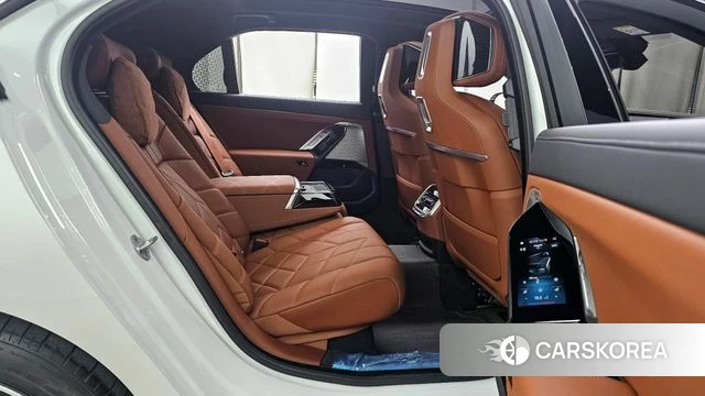 BMW 7 Series (G70) 2025 Белый из Кореи, фото 2