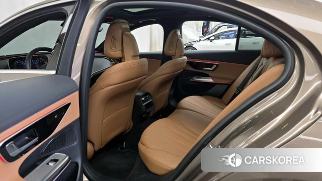 Mercedes-Benz E-Class W214 2025 Песочный из Кореи, фото 2