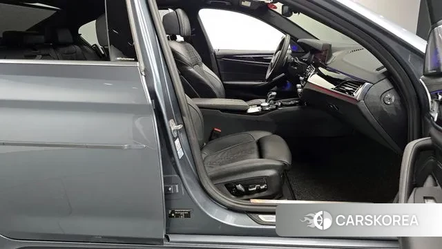 BMW 5 Series (G30) 2019 Серый из Кореи, фото 2