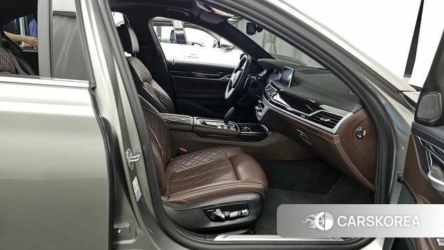 BMW 7 Series (G11) 2021 Серебристо-серый из Кореи, фото 2
