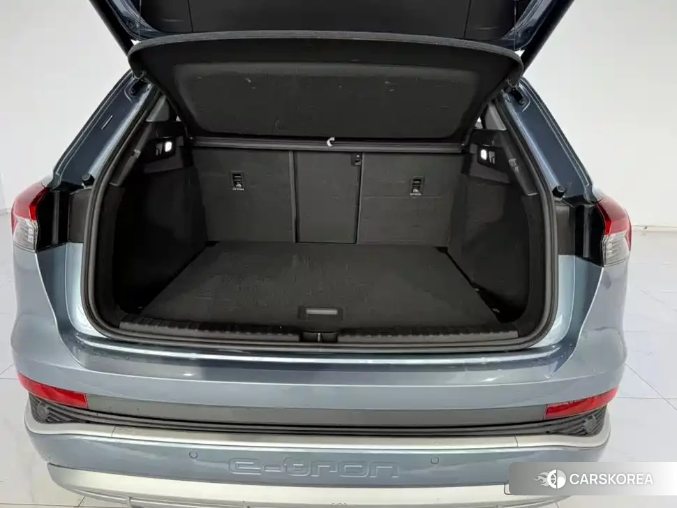 Audi Q4 e-tron 2023 Silver/gray из Китая, фото 2