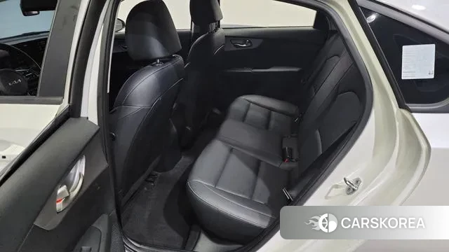 Kia The New K3 2nd generation 2021 Белый из Кореи, фото 2