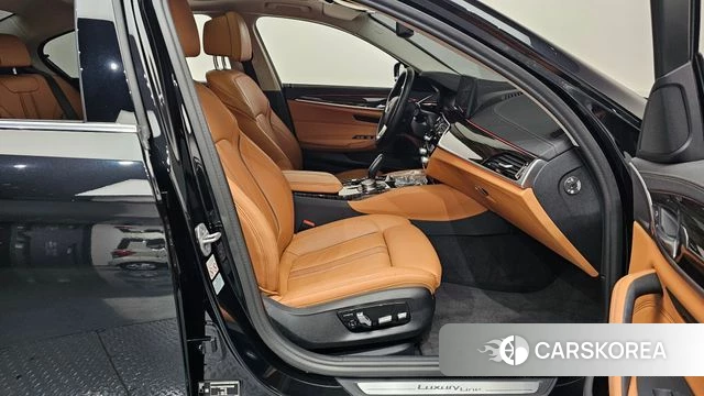 BMW 5 Series (G30) 2023 Черный из Кореи, фото 2