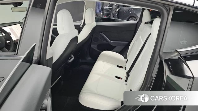 Tesla Model Y 2023 Черный из Кореи, фото 2