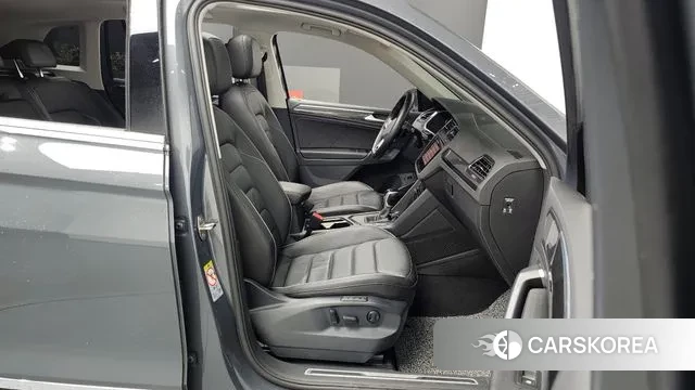 Volkswagen Tiguan second Generation 2023 Серый из Кореи, фото 2