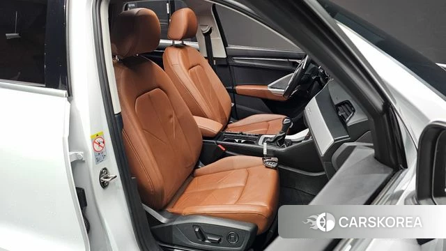 Audi Q3 (F3) 2022 Белый из Кореи, фото 2
