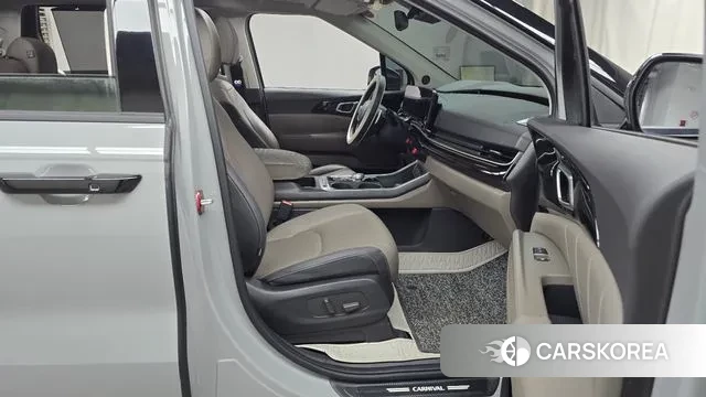 Kia The New Carnival 4th Generation 2024 Серебристо-серый из Кореи, фото 2