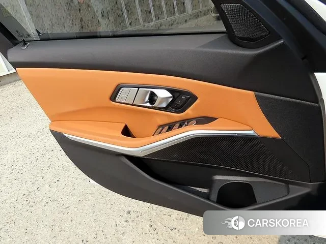 BMW 3 Series (G20) 2022 Белый из Кореи, фото 2