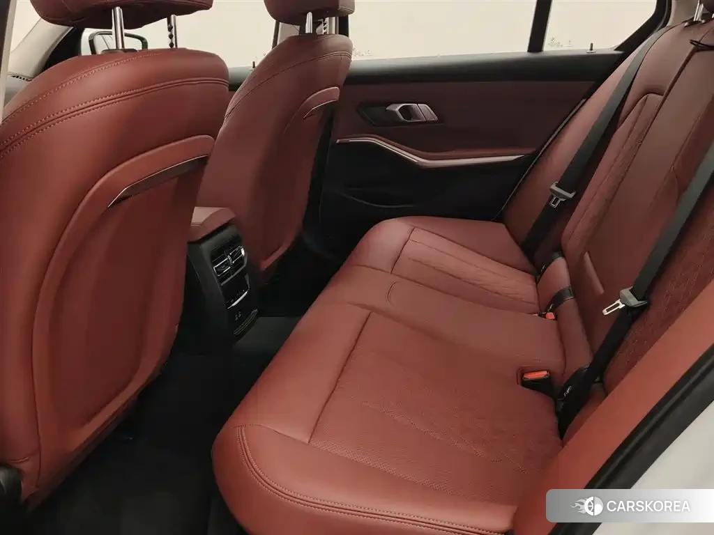 BMW 3 series 2023 Белый из Китая, фото 2