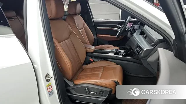 Audi e-Tron 2020 Белый из Кореи, фото 2