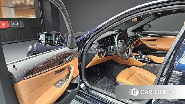 BMW 5 Series (G30) 2020 Черный из Кореи, фото 2