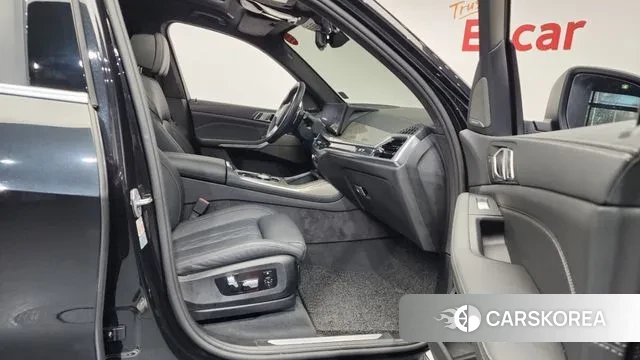 BMW X7 (G07) 2024 Черный из Кореи, фото 2