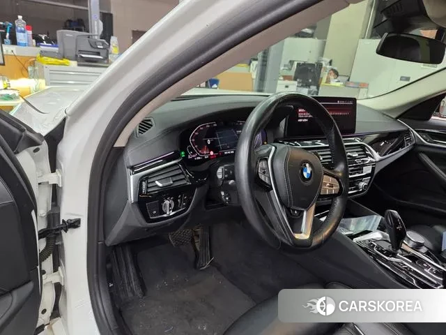 BMW 5 Series (G30) 2021 Белый из Кореи, фото 2