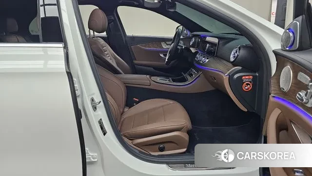 Mercedes-Benz E-Class W213 2023 Белый из Кореи, фото 2