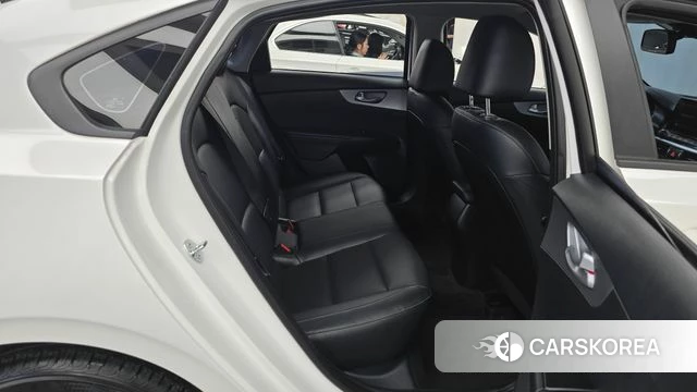 Kia The New K3 2nd generation 2023 Белый из Кореи, фото 2