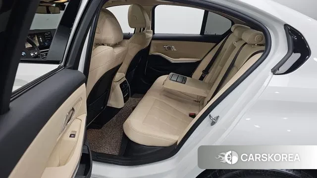 BMW 3 Series (G20) 2023 Белый из Кореи, фото 2