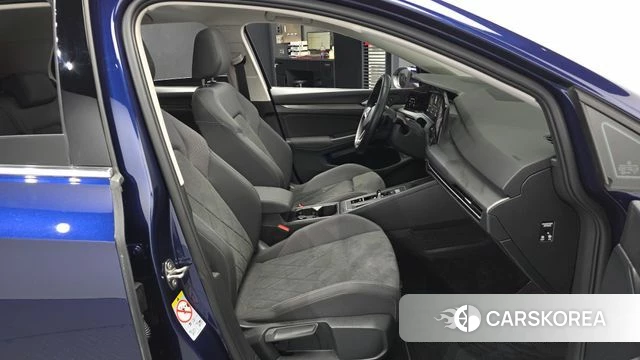 Volkswagen Golf 8th Generation 2022 Синий из Кореи, фото 2