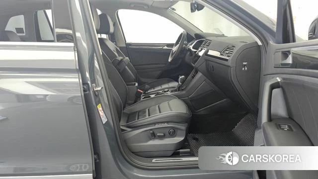 Volkswagen Tiguan second Generation 2021 Серый из Кореи, фото 2