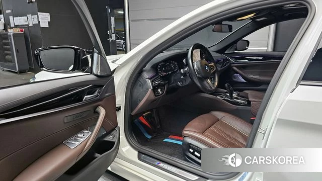 BMW 5 Series (G30) 2021 Белый из Кореи, фото 2